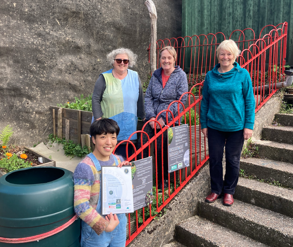 Team Photo Of Oban Heritage Of Colours Project With “Heritage Hero Gold Award” From CHARTS, 2022, Credit Naoko Mabon