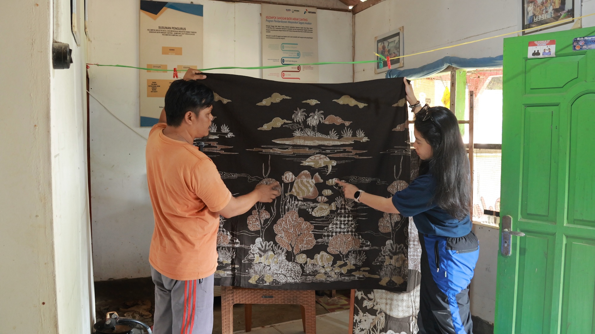 Sodiqin with his Batik Creation_Trees4Trees Cilacap 1005 copy.jpg